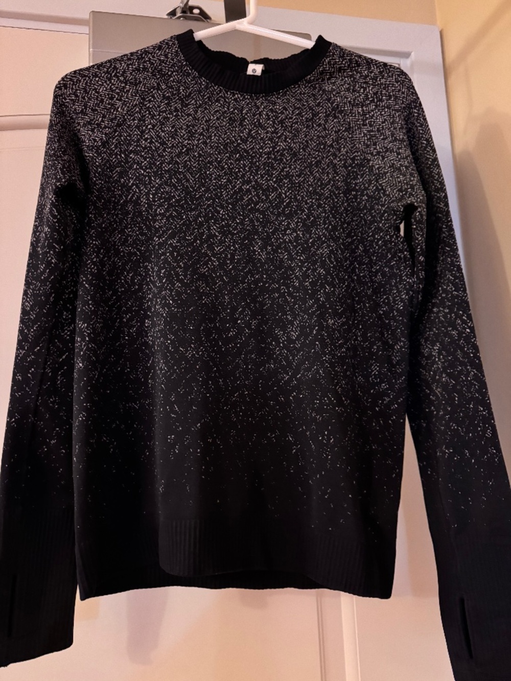 Lululemon women long sleeve size 6